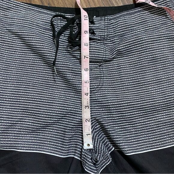 O’Neill Board Shorts Stripes Mens 31 - Picture 11 of 12